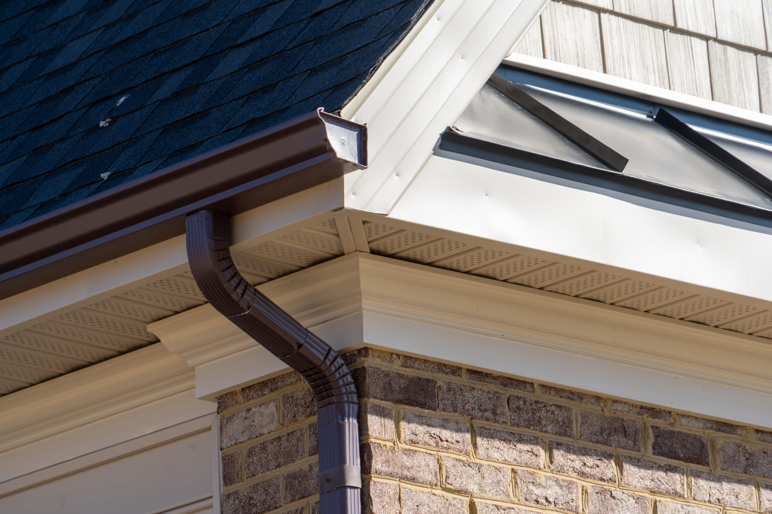 Sectional Vs Seamless Gutters Which Is The Better Choice 8726